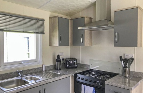 Hoddesdon Ski Chalet | 2 bedroom accommodation in Hoddesdon