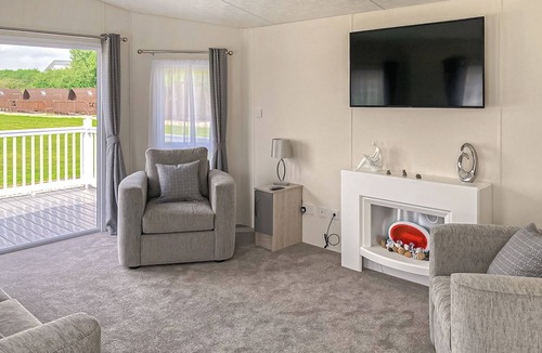 Hoddesdon Ski Chalet | 2 bedroom accommodation in Hoddesdon
