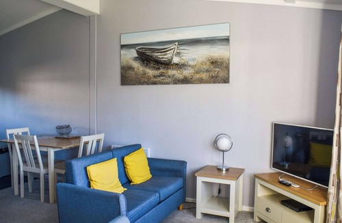 Oulton Broad Cottage | 2 bedroom accommodation in Lowestoft