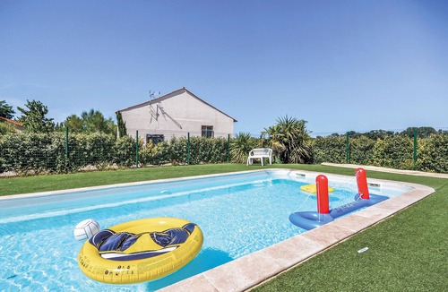 Le Sambuc House | 2 bedroom accommodation in Le Sambuc