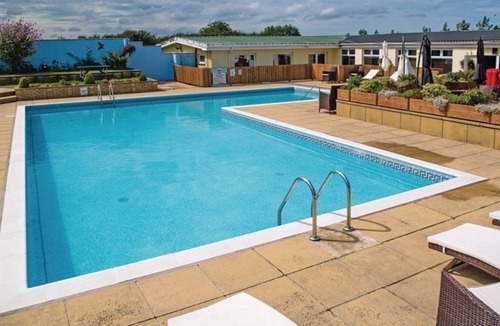 Llanllwchaiarn Cabin | 2 bedroom accommodation in New Quay