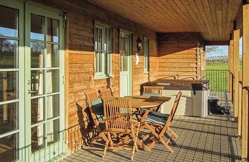 Palgrave Ski Chalet | 2 bedroom accommodation in Palgrave, Diss