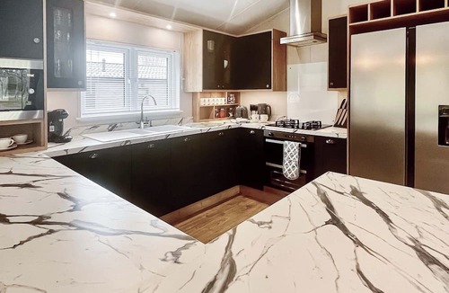 Pershore Ski Chalet | 2 bedroom accommodation in Pershore