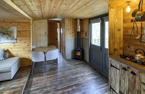 Dilton Marsh Ski Chalet | 2 bedroom accommodation in Westbury