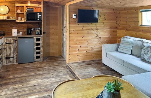 Dilton Marsh Ski Chalet | 2 bedroom accommodation in Westbury