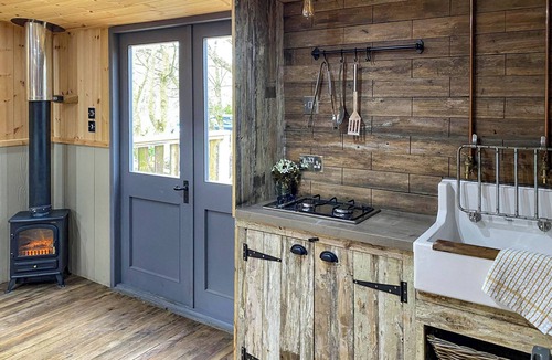 Dilton Marsh Ski Chalet | 2 bedroom accommodation in Westbury