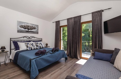 Sarsoni House | 2 bedroom accommodation in Zastenice