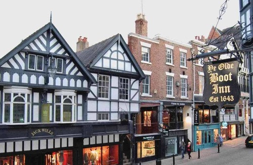 Chester Cabin | 2 bedroom accommodation in Chester