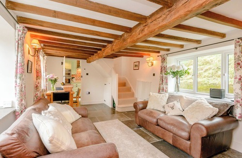 East Woodyates Cottage | 2 bedroom accommodation in Farnham
