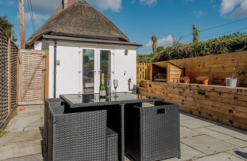 East Woodyates Cottage | 2 bedroom accommodation in Farnham