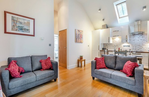 East Woodyates Cottage | 2 bedroom accommodation in Farnham