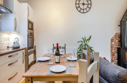 East Woodyates Cottage | 2 bedroom accommodation in Farnham