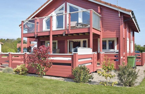 Hopton Cabin | 2 bedroom accommodation in Fritton