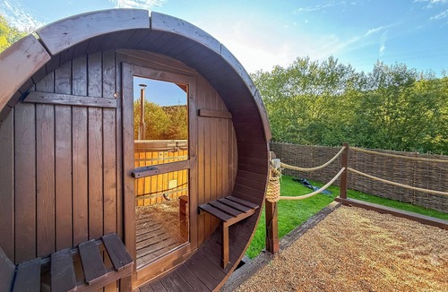 Eccles Ski Chalet | 2 bedroom accommodation in Halling