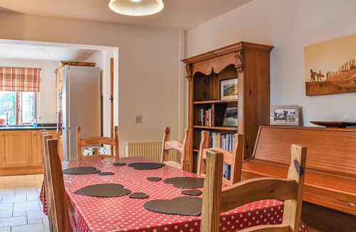 Crynant Cottage | 2 bedroom accommodation in Pennard