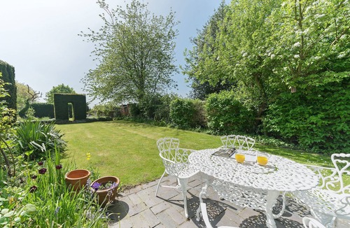 Eckington Cottage | 2 bedroom accommodation in Eckington, near Pershore