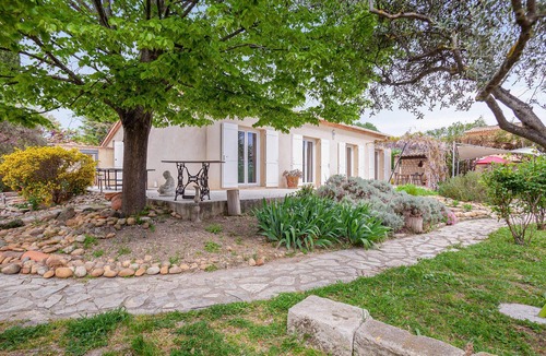 Vedene House | 2 bedroom accommodation in Vedène