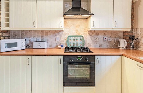 Arnold Cottage | 2 bedroom accommodation in Routh, Beverley