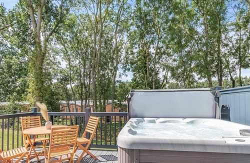 Arnold Cabin | 2 bedroom accommodation in Skirlaugh, Nr Hull