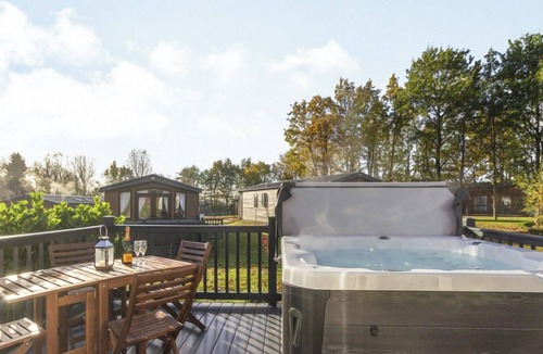 Arnold Cabin | 2 bedroom accommodation in Skirlaugh, Nr Hull