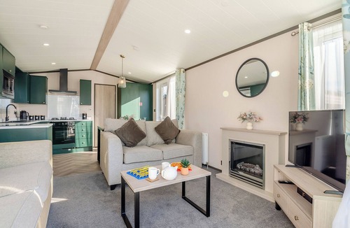 Arnold Ski Chalet | 2 bedroom accommodation in Skirlaugh, Nr Hull