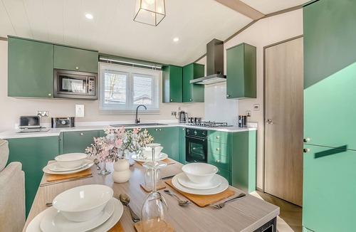 Arnold Ski Chalet | 2 bedroom accommodation in Skirlaugh, Nr Hull