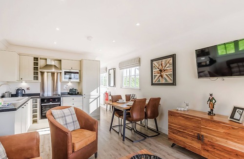 Arnold Ski Chalet | 2 bedroom accommodation in Skirlaugh, Nr Hull