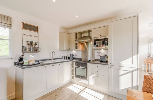 Arnold Ski Chalet | 2 bedroom accommodation in Skirlaugh, Nr Hull