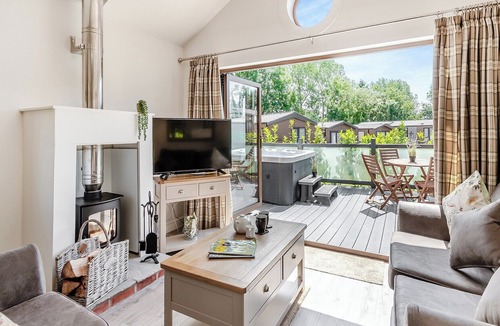 Arnold Cabin | 2 bedroom accommodation in Skirlaugh, Nr Hull