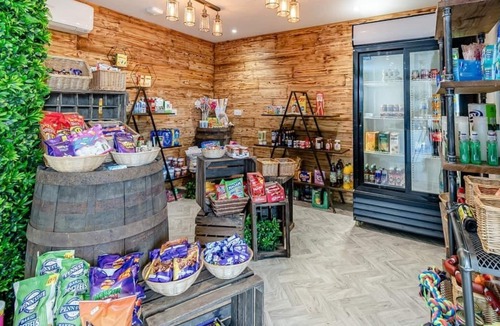 Arnold Cabin | 2 bedroom accommodation in Skirlaugh, Nr Hull