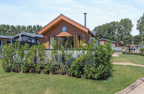 Arnold Cabin | 2 bedroom accommodation in Skirlaugh, Nr Hull