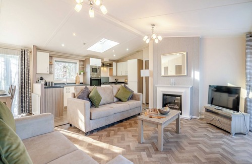 Arnold Ski Chalet | 2 bedroom accommodation in Skirlaugh, Nr Hull