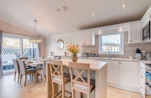 Arnold Ski Chalet | 2 bedroom accommodation in Skirlaugh, Nr Hull