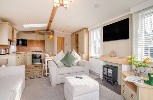 Arnold Ski Chalet | 2 bedroom accommodation in Skirlaugh, Nr Hull
