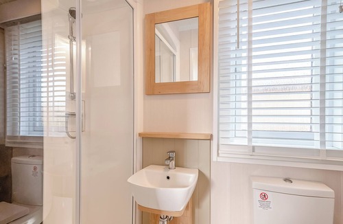 Arnold Ski Chalet | 2 bedroom accommodation in Skirlaugh, Nr Hull