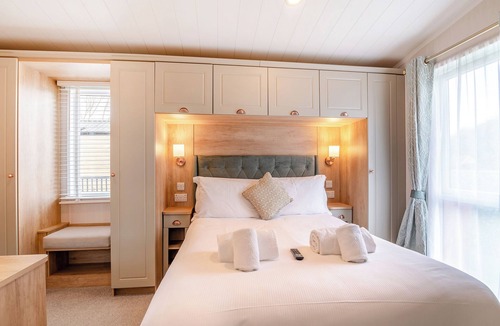 Arnold Ski Chalet | 2 bedroom accommodation in Skirlaugh, Nr Hull