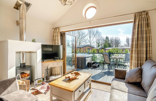 Arnold Ski Chalet | 2 bedroom accommodation in Skirlaugh, Nr Hull