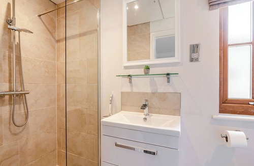 Arnold Ski Chalet | 2 bedroom accommodation in Skirlaugh, Nr Hull