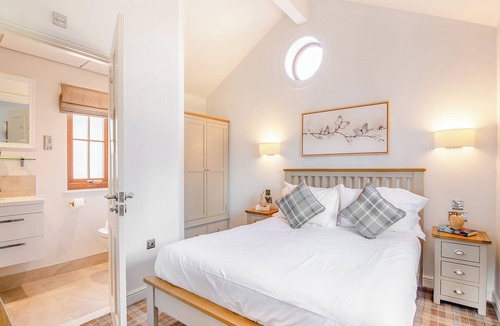 Arnold Ski Chalet | 2 bedroom accommodation in Skirlaugh, Nr Hull