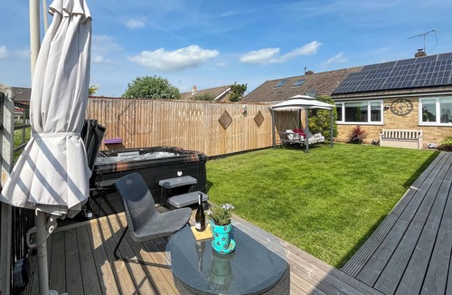 Crowle Cottage | 2 bedroom accommodation in Crowle