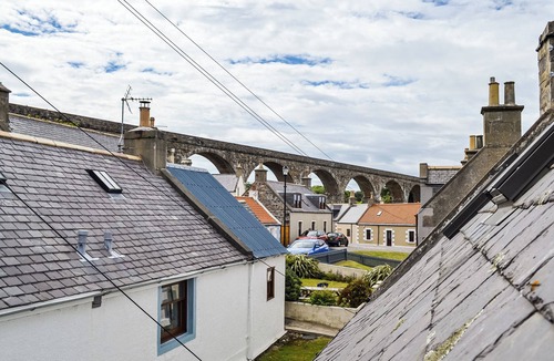 Cullen Cottage | 2 bedroom accommodation in Cullen