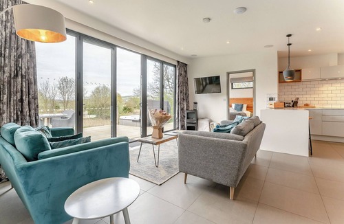 Lewes Ski Chalet | 2 bedroom accommodation in Lewes