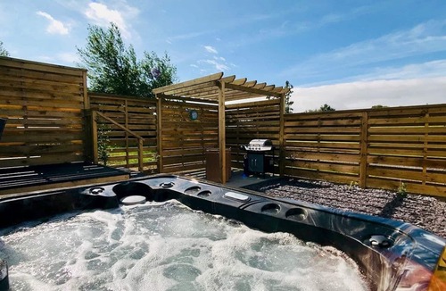 Llansantffraed Ski Chalet | 2 bedroom accommodation in Llanon