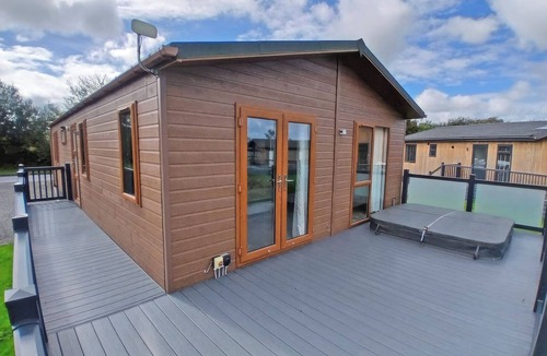 Llansantffraed Ski Chalet | 2 bedroom accommodation in Llanon