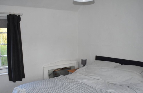 Petersfield Cottage | 2 bedroom accommodation in Sheet