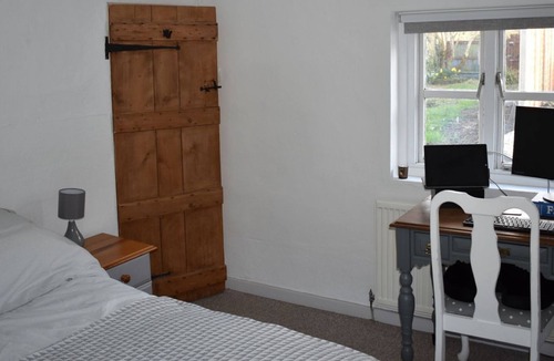 Petersfield Cottage | 2 bedroom accommodation in Sheet