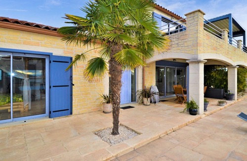Saint-Hippolyte-de-Montaigu House | 2 bedroom accommodation in Flaux