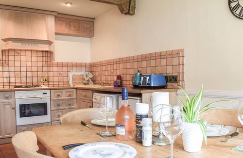 Muxton Cottage | 2 bedroom accommodation in Telford