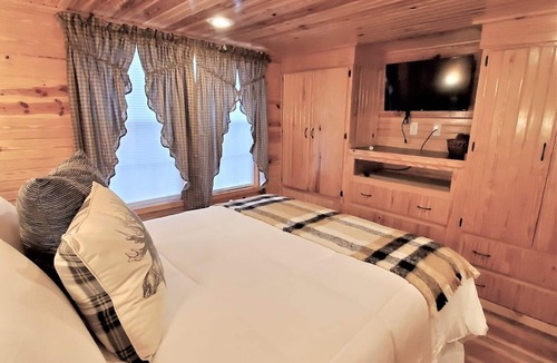 Luray Cabin | 2 bedroom accommodation in Luray