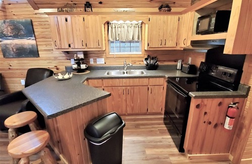 Luray Cabin | 2 bedroom accommodation in Luray